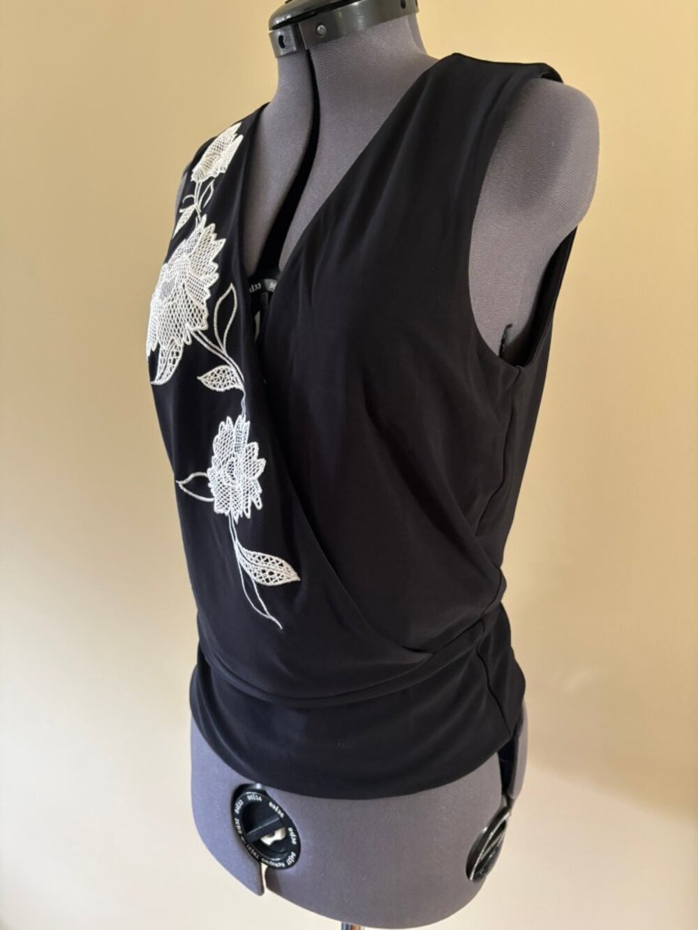 White House Black Market size XS black top - Picture 2 of 12